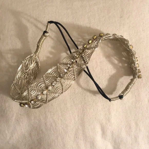 💎 Amazing jeweled headband. Amazing gold wire detail for ultimate Queen vibes. - Picture 3 of 16
